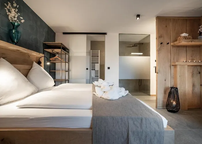 Forstgut - Premium Waldchalets Und Regen