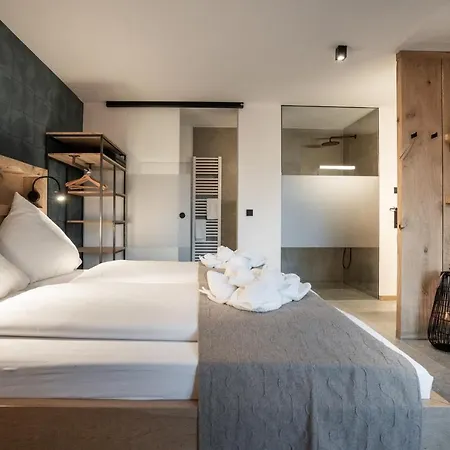 Forstgut - Premium Waldchalets Und Regen