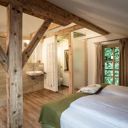 Forstgut - Premium Waldchalets Und Regen